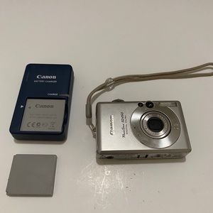 Canon PowerShot SD450 Digital ELPH Camera Battery Charger and 2 Batteries